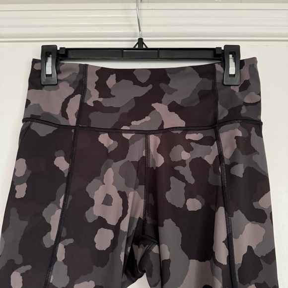 Athleta Women's Lightning Camo 7/8 Tight Running Size Small - Picture 2 of 6